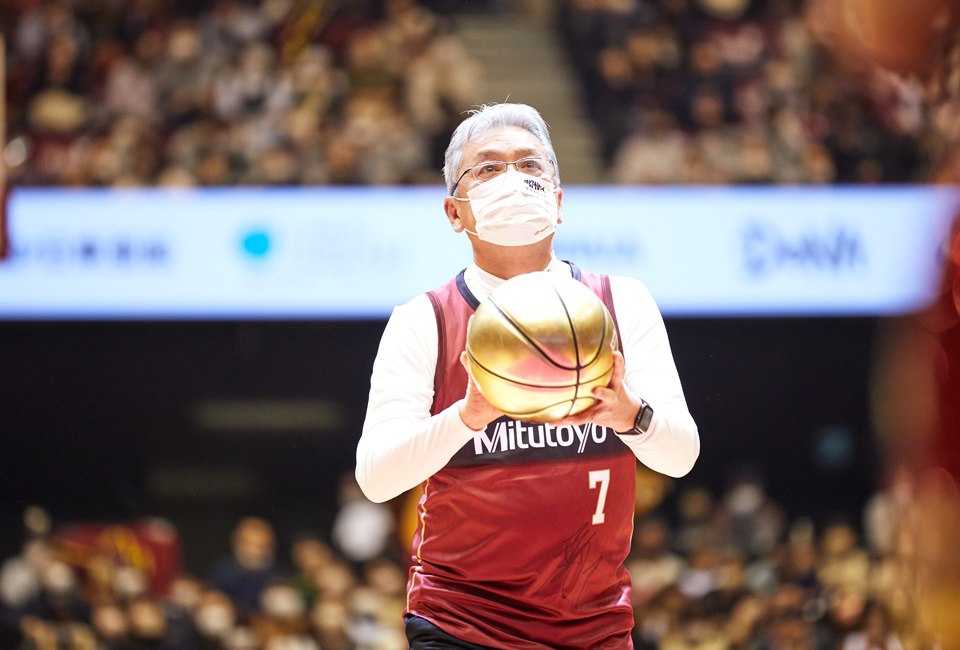 「超プレッシャーチャレンジ」に挑戦する池見社長（Umios撮影）