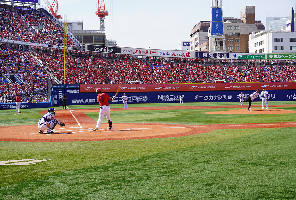 場内を盛り上げた始球式
